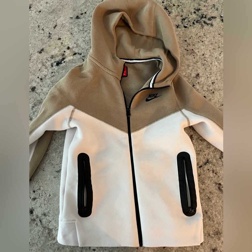 Boys Youth Nike Tech Size Medium. Tan/white excellent condition.